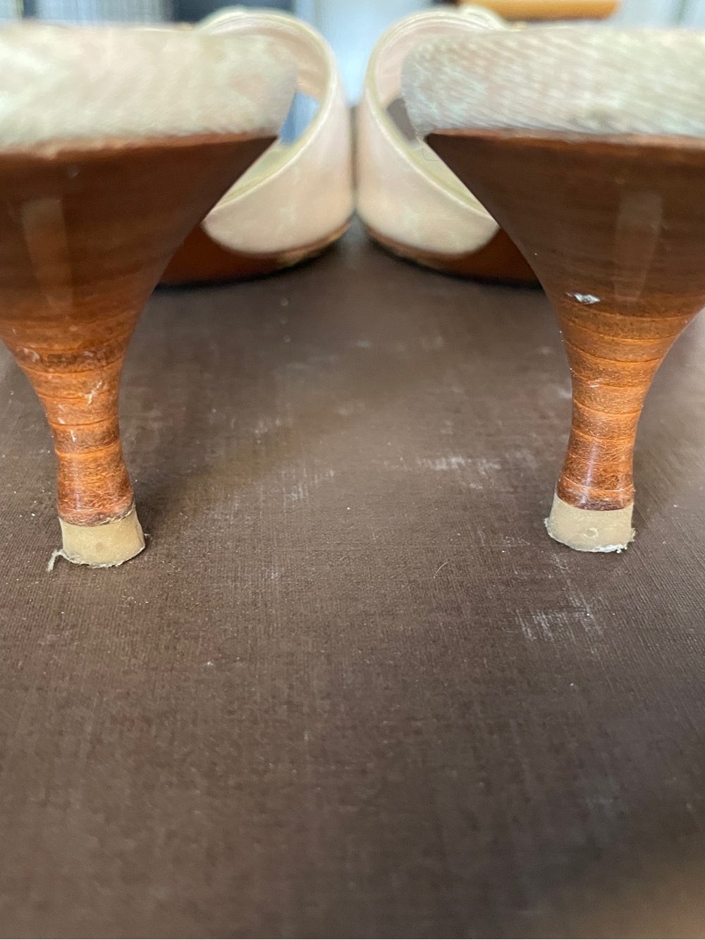 Lois Vuitton Pink Slip-On Bow Sandals - Picture 3 of 5